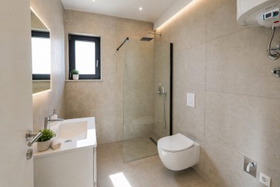 Four-room apartment on the first floor with its own terrace 13