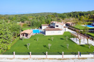 A fairy-tale fully furnished villa with a large garden and swimming pool 22