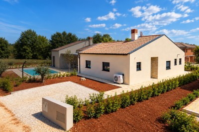 Poreč zona, villa bifamiliare completamente attrezzata con jacuzzi