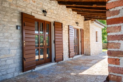 Istarska vila s bazenom u mirnom okruženju i pogledom na more 16