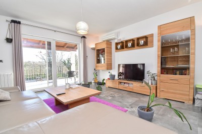 Ekskluzivna kuća – oaza mira s bazenom i garažom 8