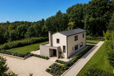 EKSKLUZIVNO – moderna vila s bazenom, 233,59 m², mir i privatnost u srcu Istre 3