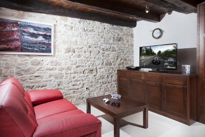 An authentic Istrian estate located on a spacious plot of land 24