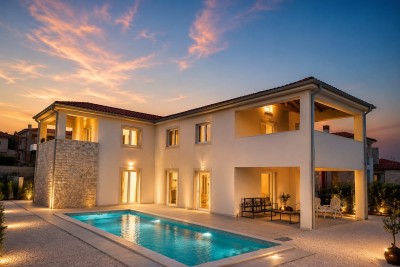 LUXUSVILLA MIT POOL UND MEERBLICK 2