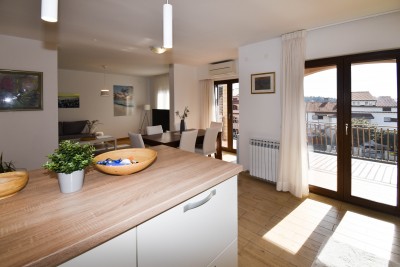 An apartment with a terrace and a view of the sea near the center in a sought-after location 7