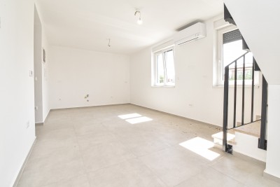 Dvoetažni stan s velikom terasom i pogledom na more 5