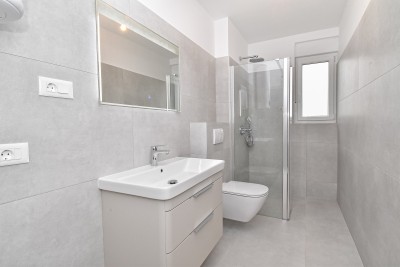 Nuova costruzione con ascensore – Appartamento moderno al primo piano vicino al mare 13