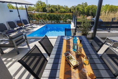 Poreč okolica | Moderna vila s bazenom i krovnom terasom | 168 m² | Novogradnja 2023 5