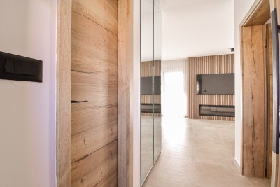 Moderna prizemnica s bazenom na mirnoj lokaciji 22