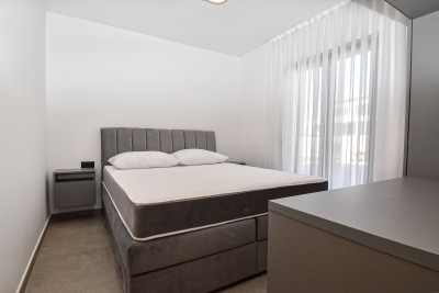 Moderna prizemnica s bazenom na mirnoj lokaciji 13