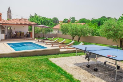 A beautiful villa with a large garden 4