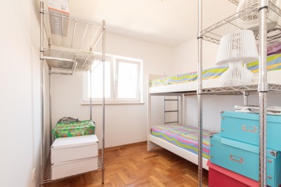 Dvoetažni stan s panoramskim pogledom na more i garažom 19