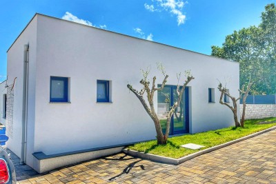 A modern house with a swimming pool in a quiet place with all amenities 6