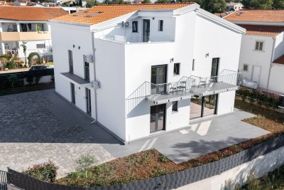 Prostrana dvojna kuća – mirna lokacija nadomak centra Poreča