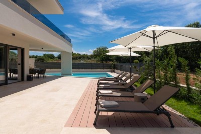 Moderne Villa mit Pool und Meerblick 9