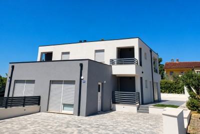 Novigrad, dvojna kuća s bazenom 2km od mora 11