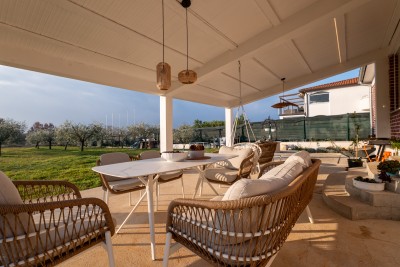 Casa familiare con ampio terreno edificabile in una zona tranquilla vicino a Parenzo 31