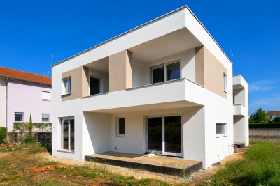 Poreč – Moderna kuća s bazenom u izgradnji, blizina centra - u izgradnji