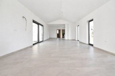 Mediteranska kamena vila s panoramskim pogledom i prostranim dvorištem 11