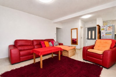 Prostran stan u prizemlju s dvije spavaće sobe i vrtom od 150 m² 2