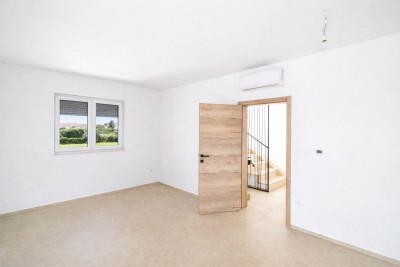 Poreč okolica – Moderna vila s bazenom, 4 km od morja 7