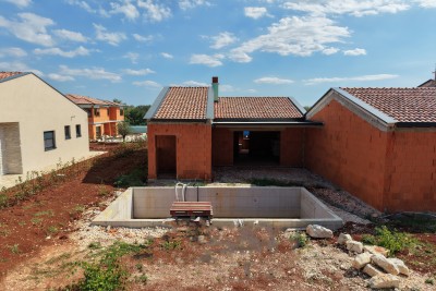 Poreč okolica, prizemnica s bazenom, prodaja 