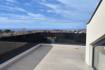 Attico di lusso con ingresso indipendente, terrazza sul tetto e vista mare fenomenale 11