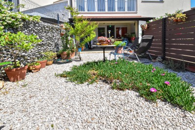 Prostran stan u prizemlju s dvije spavaće sobe i vrtom od 150 m² 25