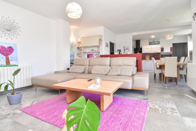 Ekskluzivna kuća – oaza mira s bazenom i garažom 11