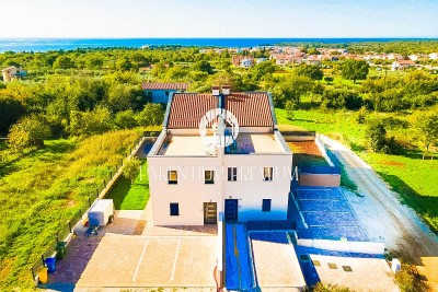 Luksuzni penthouse sa vlastitim ulazom, krovnom terasom i  fenomenalnim pogledom na more