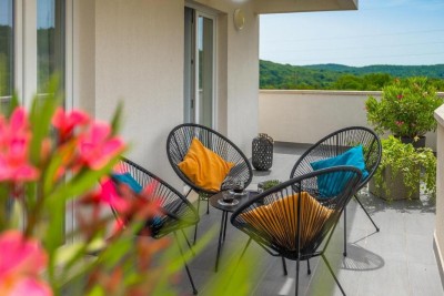 Luksuzna samostojeća vila s bazenom, wellness prostorom i uređenom okućnicom 45