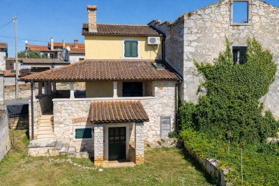 Šarmantna istarska kuća s ograđenim vrtom i pogledom na more 4