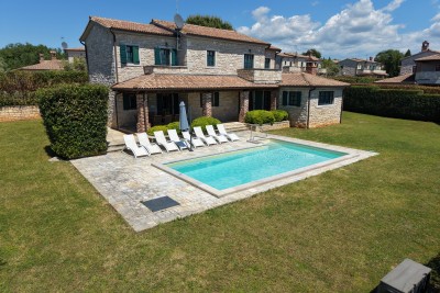 Mediterrane Villa mit großzügigem Garten und Pool 4