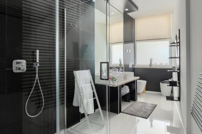 Luksuzna samostojeća vila s bazenom, wellness prostorom i uređenom okućnicom 27