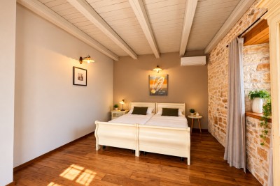 Poreč okolica, predivna kamena vila sa velikim vrtom 28