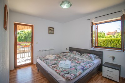 Poreč okolica, kuća s 4 stana i bazenom 8 kilometara do mora 7