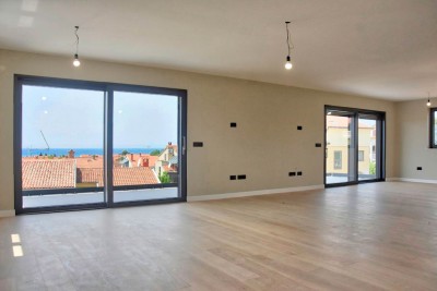 Luxury penthouse with a view of the sea and the old town of Poreč, 500m from the beach