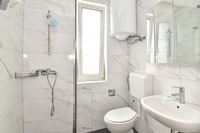 Šarmantna kamena kuća s pomoćnim objektom na prostranom zemljištu 14