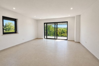 Four-room apartment on the first floor with its own terrace 4