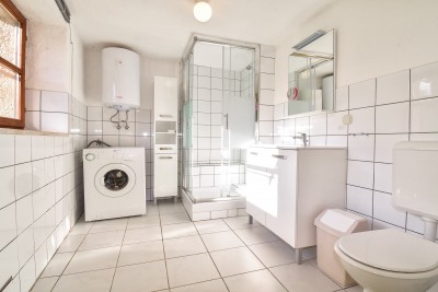 Affascinante casa in pietra istriana con cortile 11