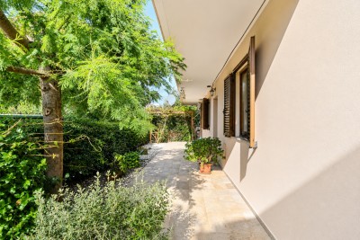 Novigrad, 300 m from the sea – Ground-floor apartment with two residential units 15