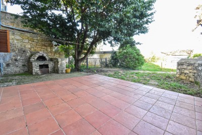 Affascinante casa in pietra istriana con cortile 3