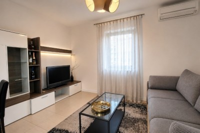 Novigrad – ugodan stan u prizemlju, 900 m od mora