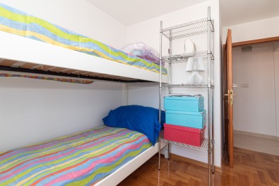 Dvoetažni stan s panoramskim pogledom na more i garažom 20