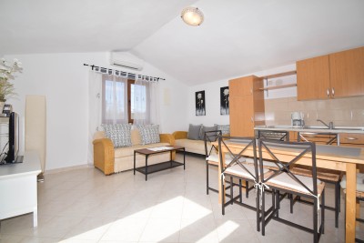 Poreč nei dintorni – ampia casa con 3 appartamenti, grande giardino e potenziale per piscina 40