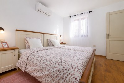 Poreč, house with 4 bedrooms and a pool 16