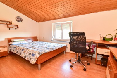 Investicijska prilika: kuća s građevinskim zemljištem za izgradnju 7 stanova, svega 700 m od mora 23