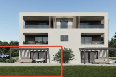 Comfortable apartment on the ground floor with a yard near the beach and the center of Poreč - under construction 1