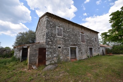 Beautiful Istrian smaller with 2 residential buildings and a large garden 8