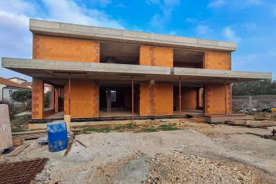 Moderne Wohnung mit zwei Schlafzimmern und großem Garten - in Bau